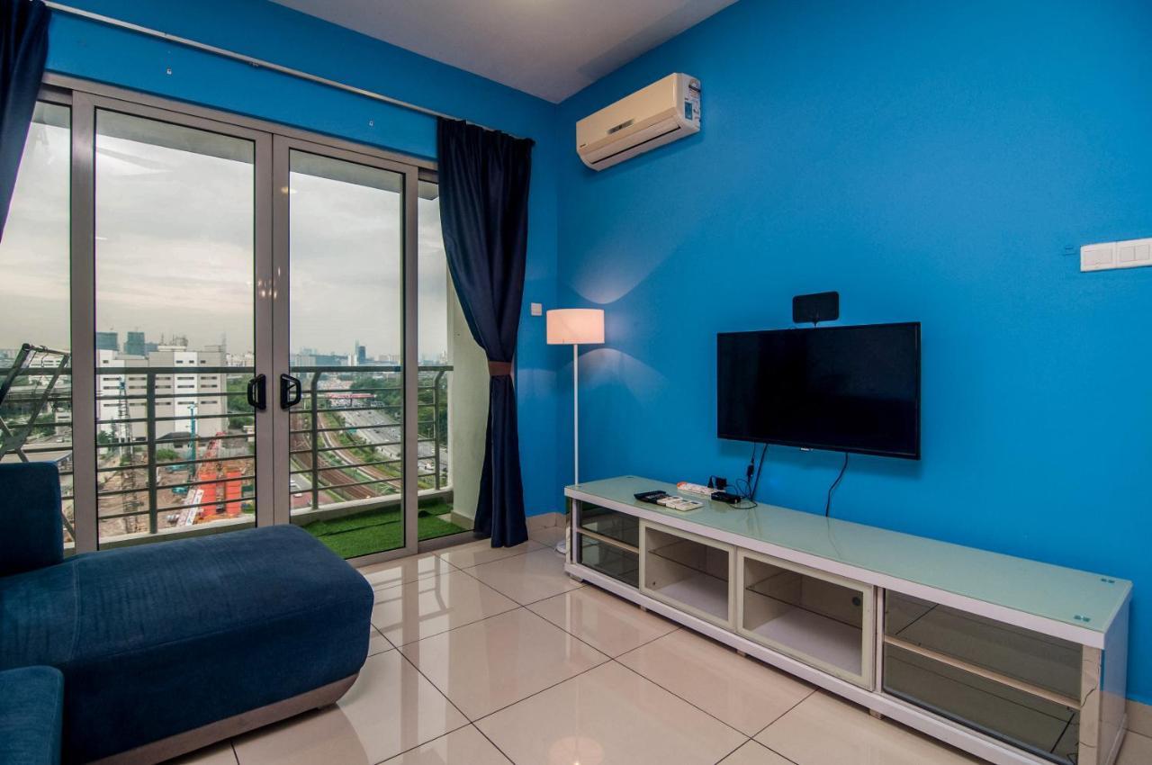 Flora Residence One South By Idealhub Seri Kembangan Exterior foto